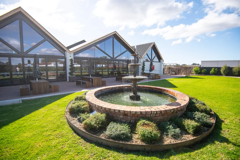 Morris of Rutherglen Cellar Door Landscape - Image 6