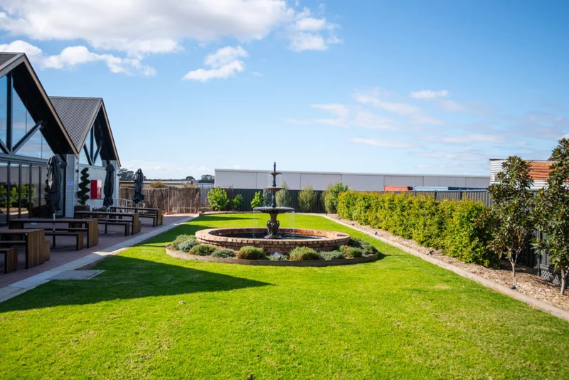 Morris of Rutherglen Cellar Door Landscape - Image 7